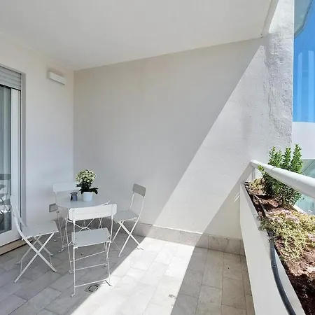 Contemporary By Luxury Getaways