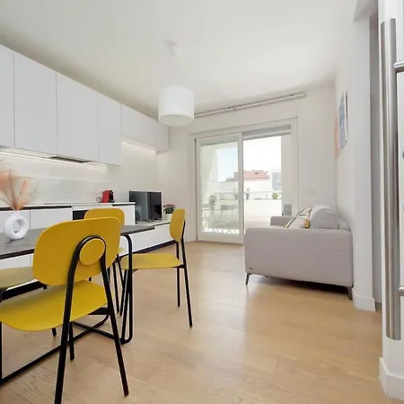 Contemporary By Luxury Getaways