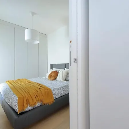 Contemporary By Luxury Getaways *
